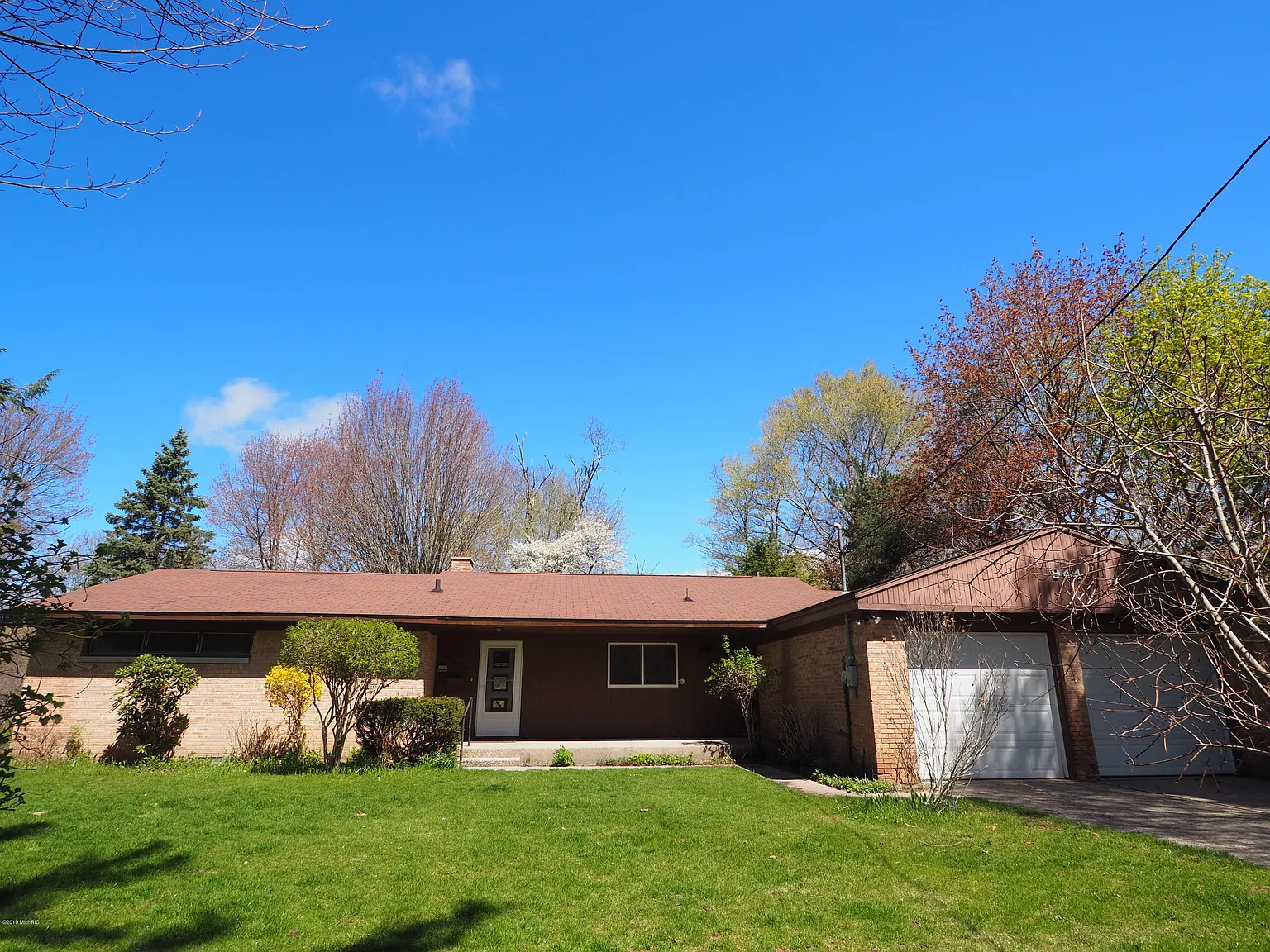 944 S Brookside Dr photo 1