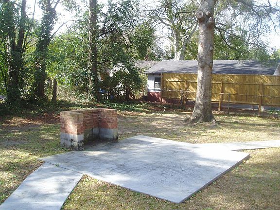 Fenced Yard with BBQ