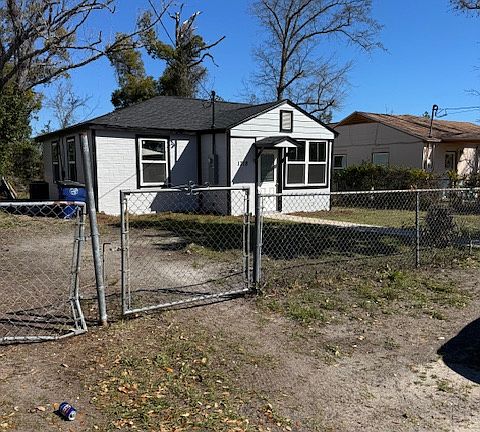 2nd image of 1318 Lincoln Dr