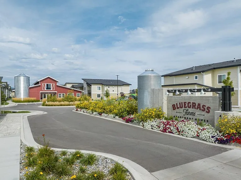 Bluegrass Farms Apartments — Photo 32