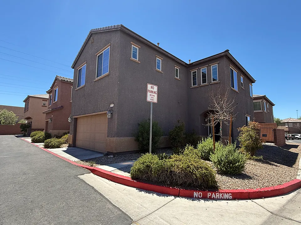 757 Calamus Palm Pl