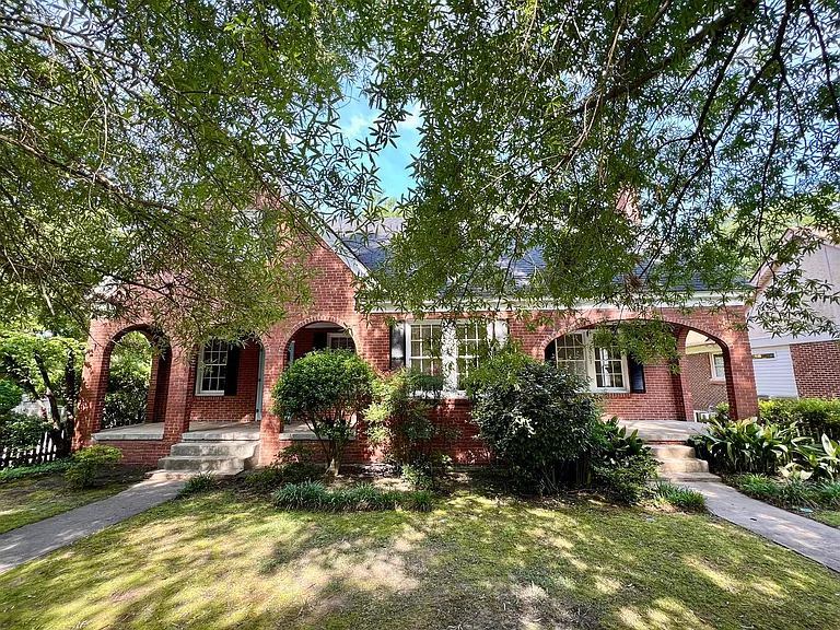 1503 Fairview Dr — Photo 2