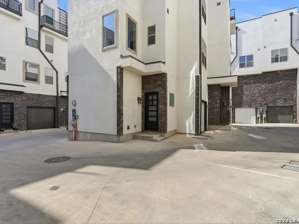 1817 N Saint Marys St, San Antonio, TX