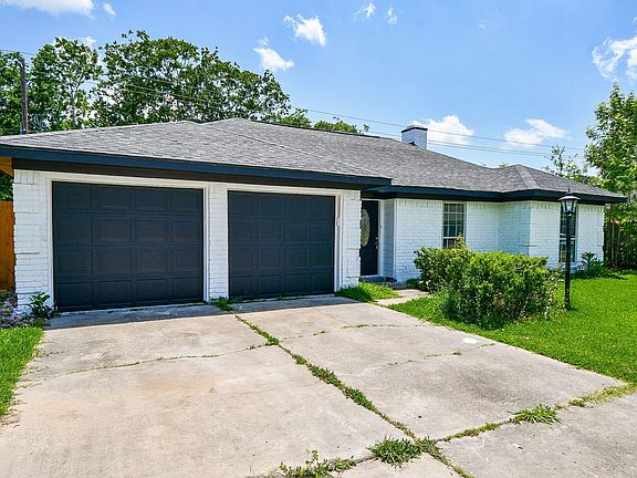 2nd image of 3907 Glen Cove Cir