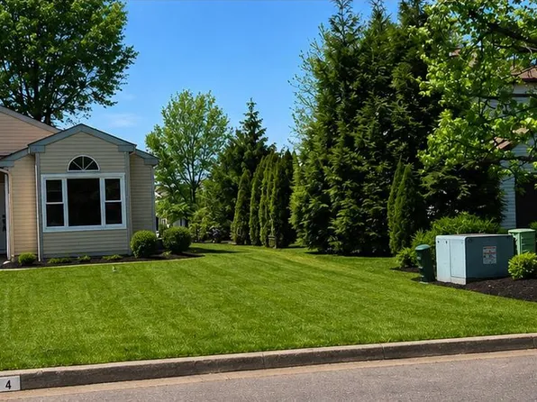 4 Stewer Ln, Perkasie, PA 18944