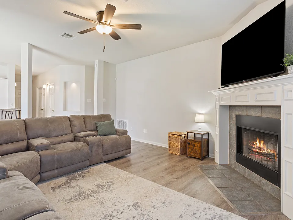 709 Bighorn Dr