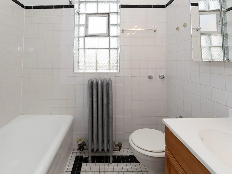 2828 N. Pine Grove — Photo 14