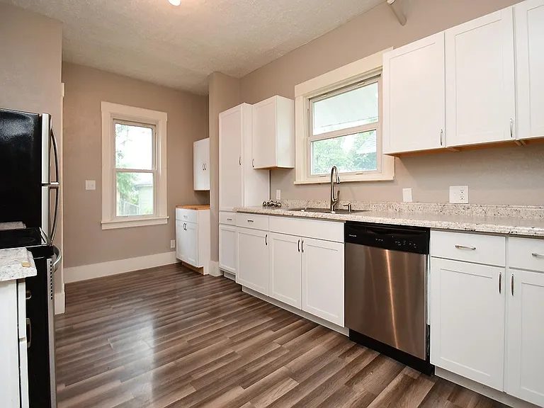 2723 Newport Ave — Photo 23