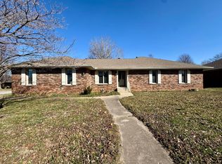 3158 S Roanoke Avenue, Springfield, MO 65807