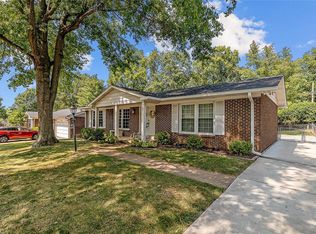 1233 Dorne Dr, Manchester, MO 63021