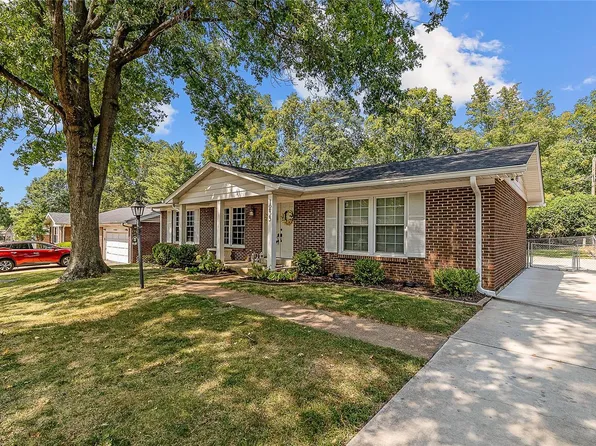 1233 Dorne Dr, Manchester, MO 63021