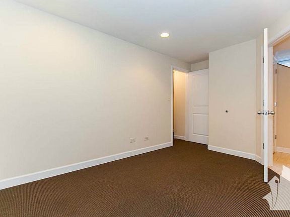 5th image of 851 W Cornelia Ave #878401