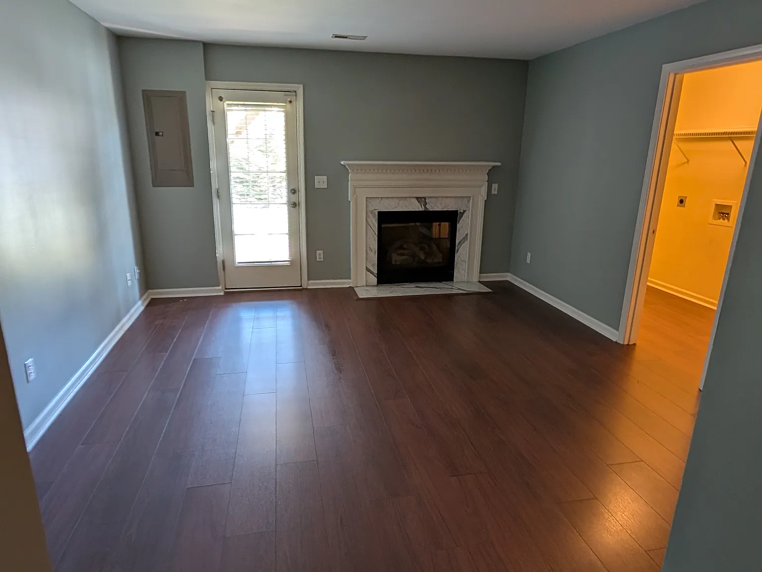 2 bed, 2.5 bath, 1920 sqft, $1,800 — Photo 2