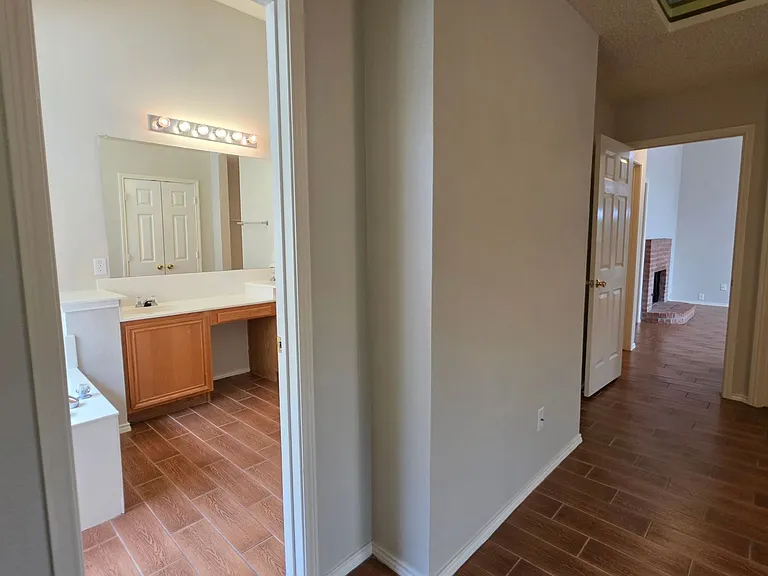 1268 Topeka Dr — Photo 21
