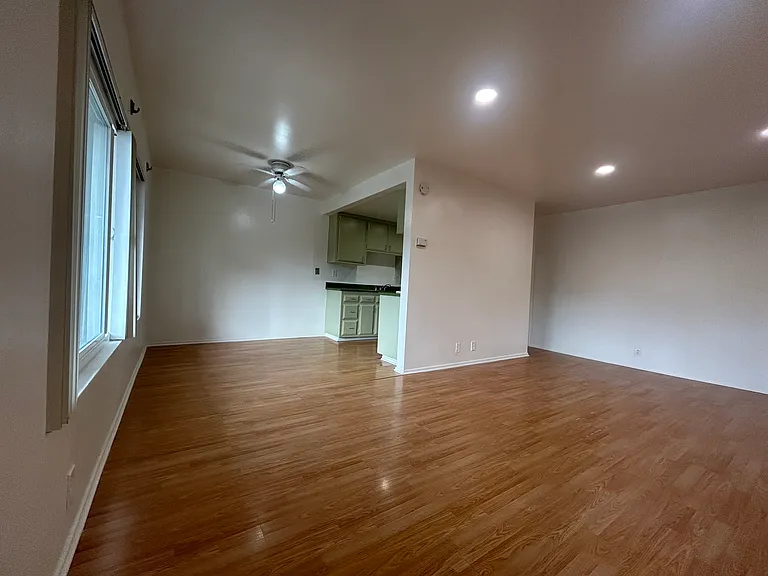 554 Greenbrier Dr #4 — Photo 4