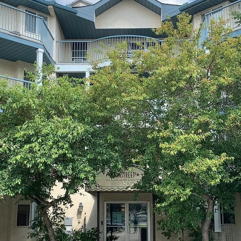 (PN 0225) Stunning 2 Bedroom condo! — Photo 3