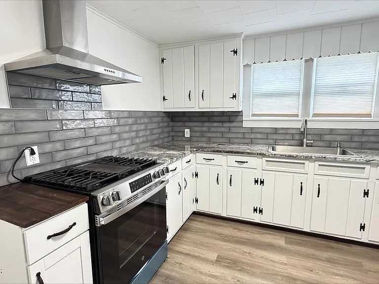 104 Burlington Ave — Photo 14