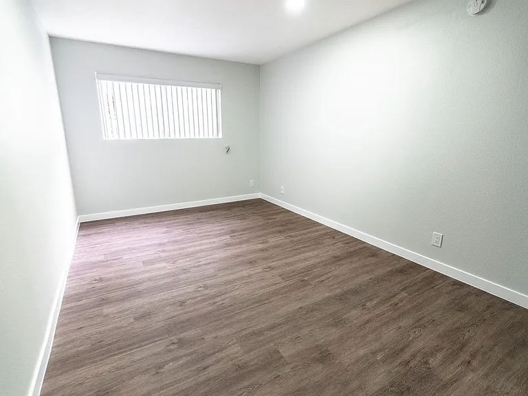 616 North Sweetzer Avenue — Photo 62