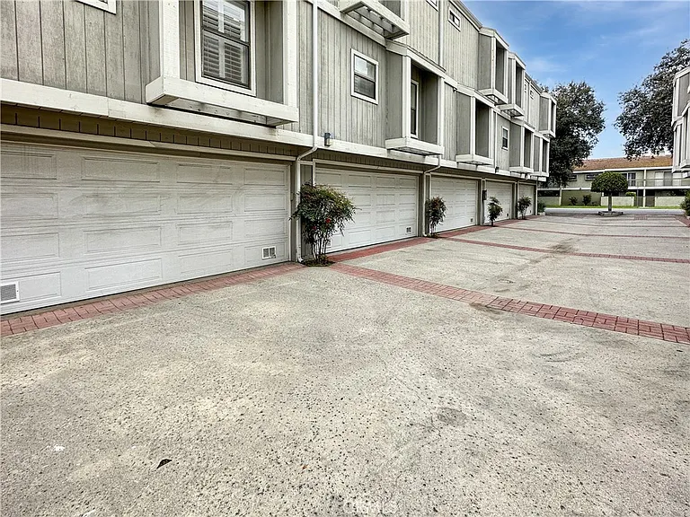 965 E Del Mar Blvd #6 — Photo 21