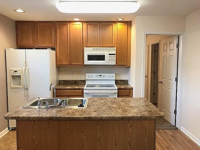 51 Port Robert Dr #B — Photo 8