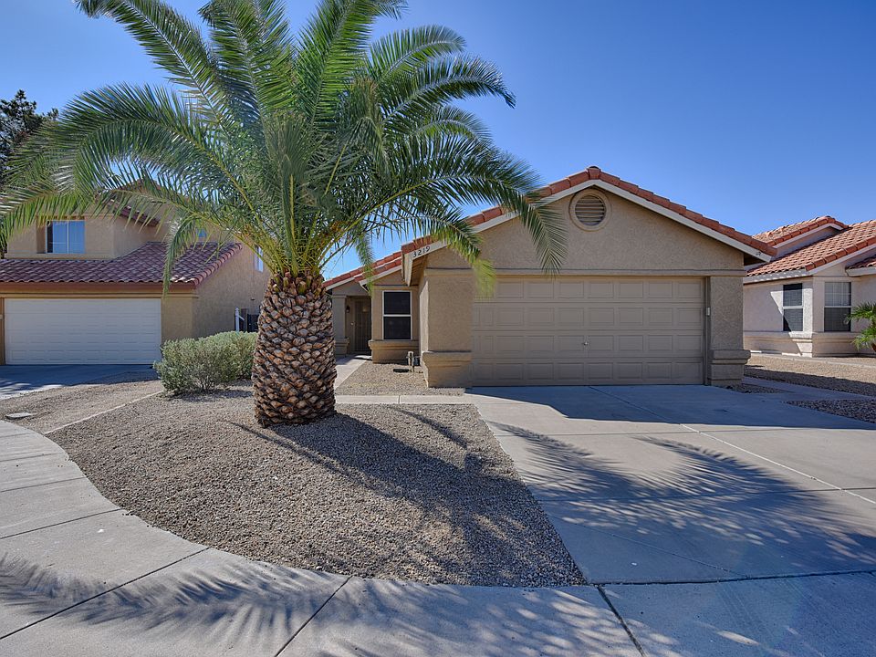 1st image of 3219 E Poinsettia Dr