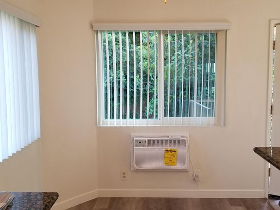 3rd image of 1339 E Grace St #8