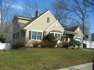 137 W Prospect St, Waldwick, NJ 07463