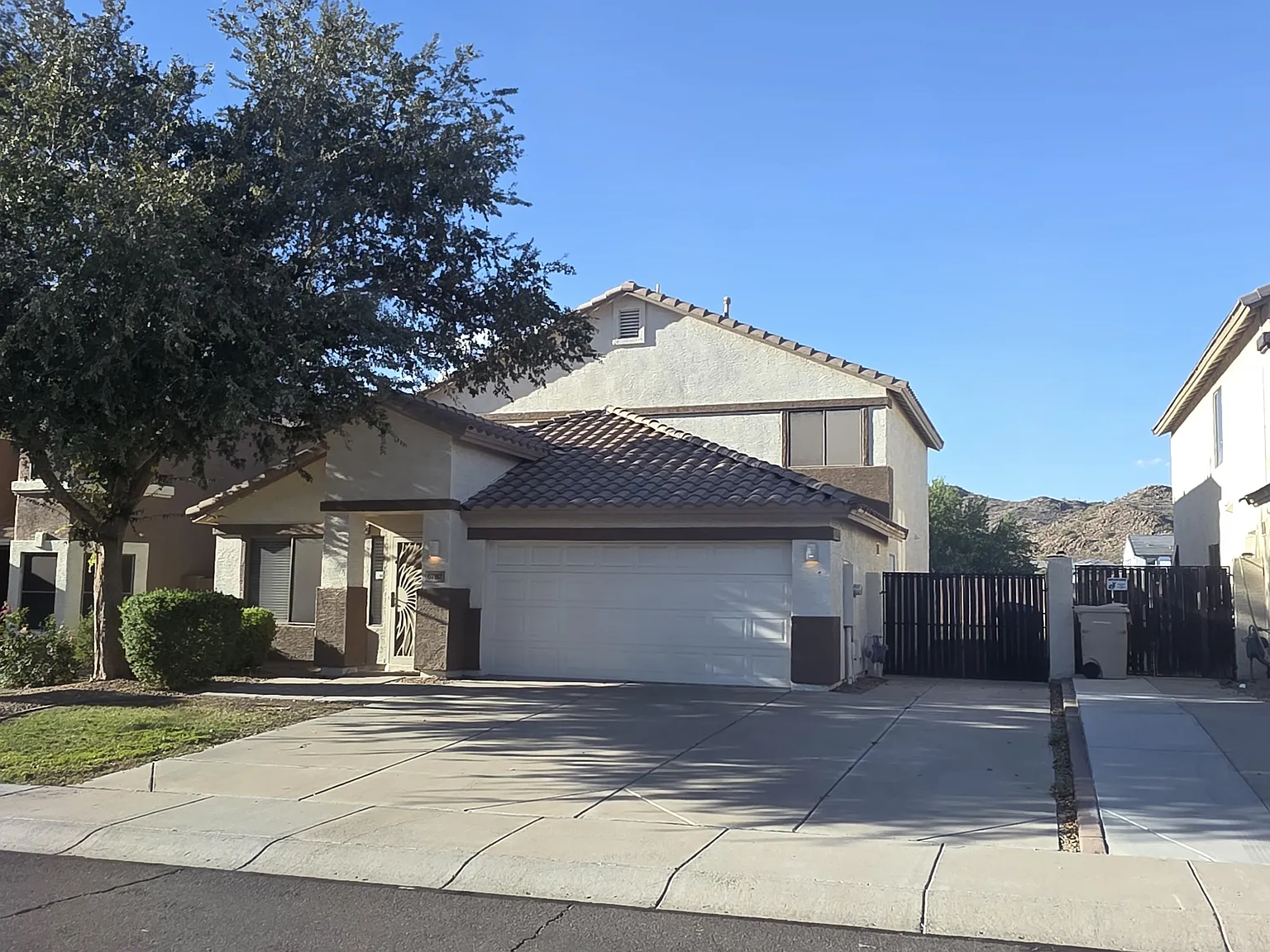 4 bed, 2284 sqft, $2,500 — Photo 2