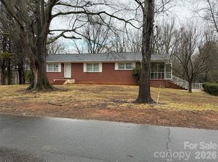 1235 27th Ave NE, Hickory, NC 28601