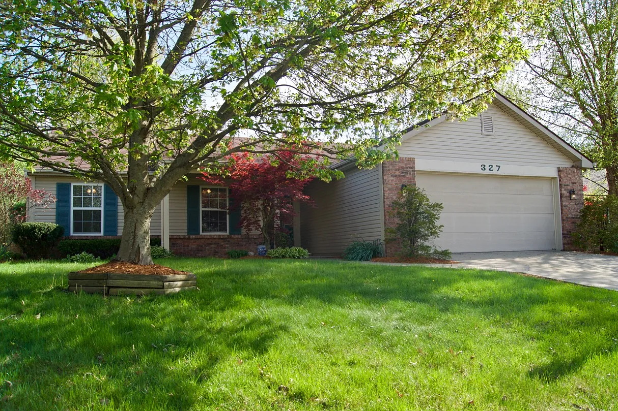 327 Cromwell Ct photo 1