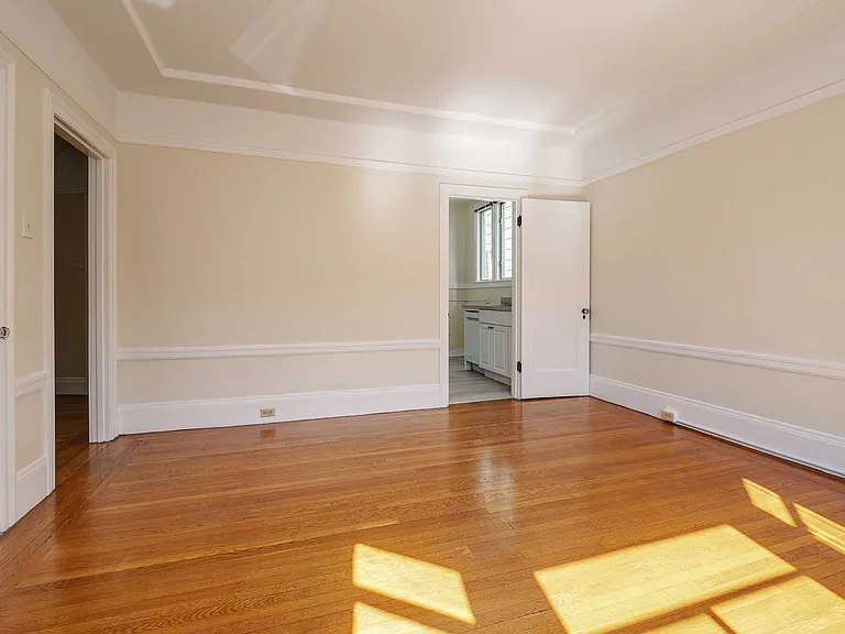 1586 Chestnut St — Photo 4