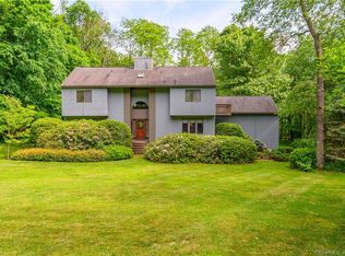 1 Twin Ponds Ct, New Fairfield, CT 06812
