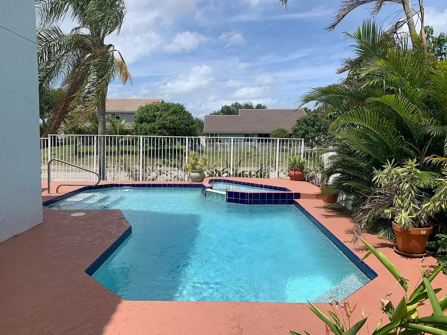 4 bed, 2.5 bath, 2768 sqft, $4,890 — Photo 2