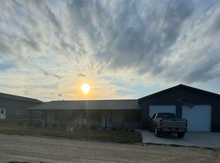 209 Grace Ct, Garnavillo, IA 52049