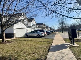 812 Woodewind Dr, Naperville, IL 60563