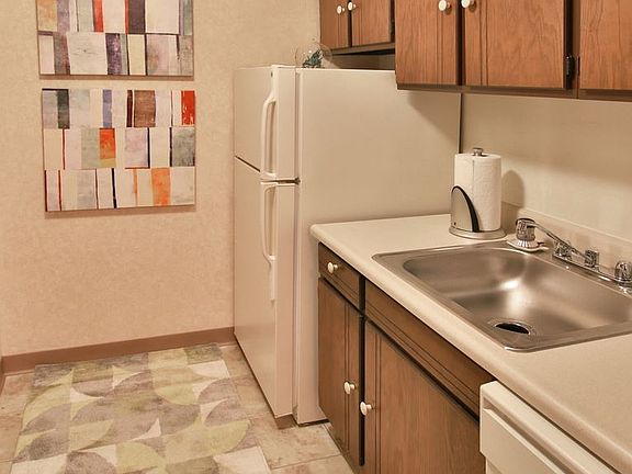 3rd image of 400 Lee Dr APT 73