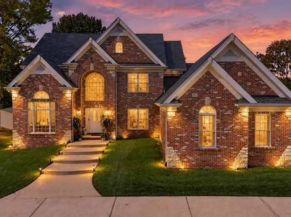 821 N Spoede Rd, Saint Louis, MO 63141