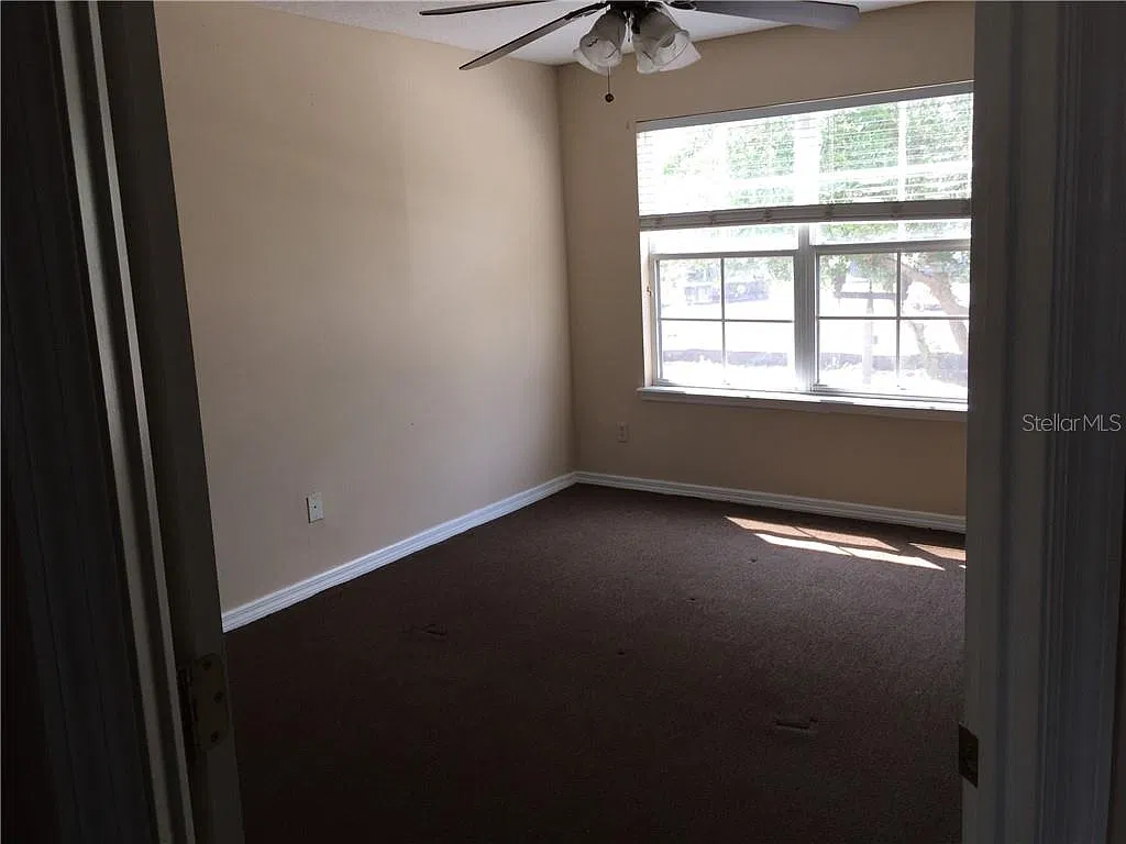 3 bed, 2.5 bath, 1366 sqft, $2,300 — Photo 3