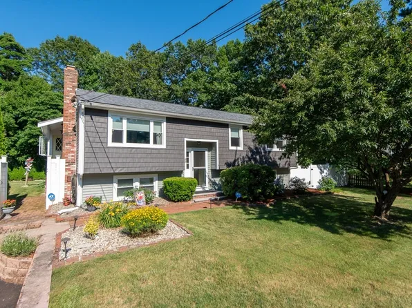 43 Eastfield Dr, Brockton, MA 02302