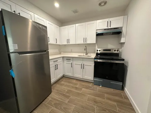 680 Courtlandt Avenue image 1 of 6