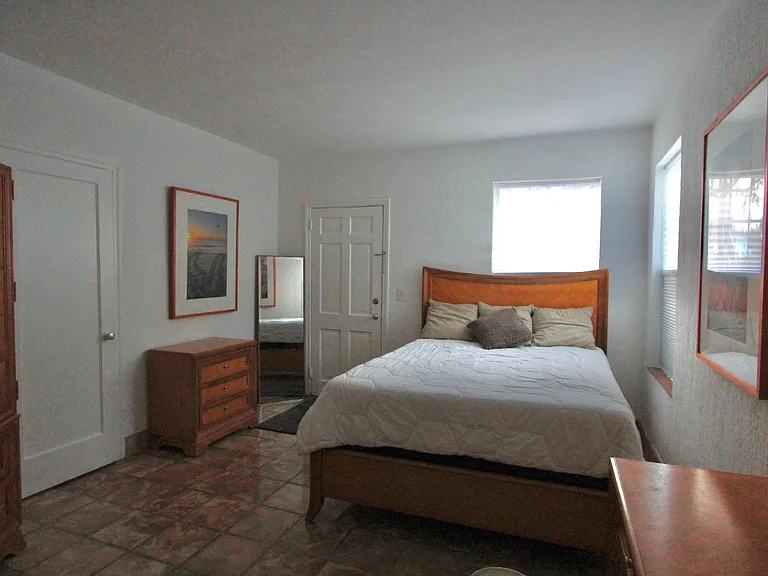 90 SE 5th Ave #5 — Photo 14