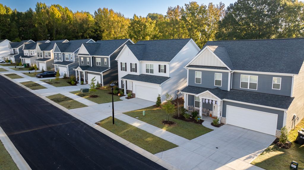 Hadley Crossing apartments in Charlotte