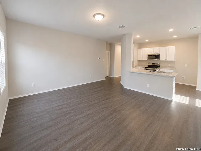3 bed, 2.0 bath, 1356 sqft, $1,800 — Photo 4
