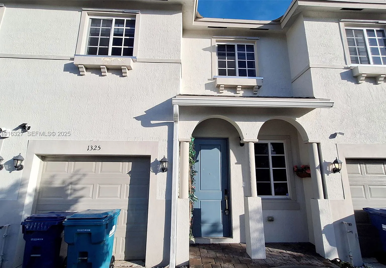 4 bed, 3.0 bath, $3,500 — Photo 2