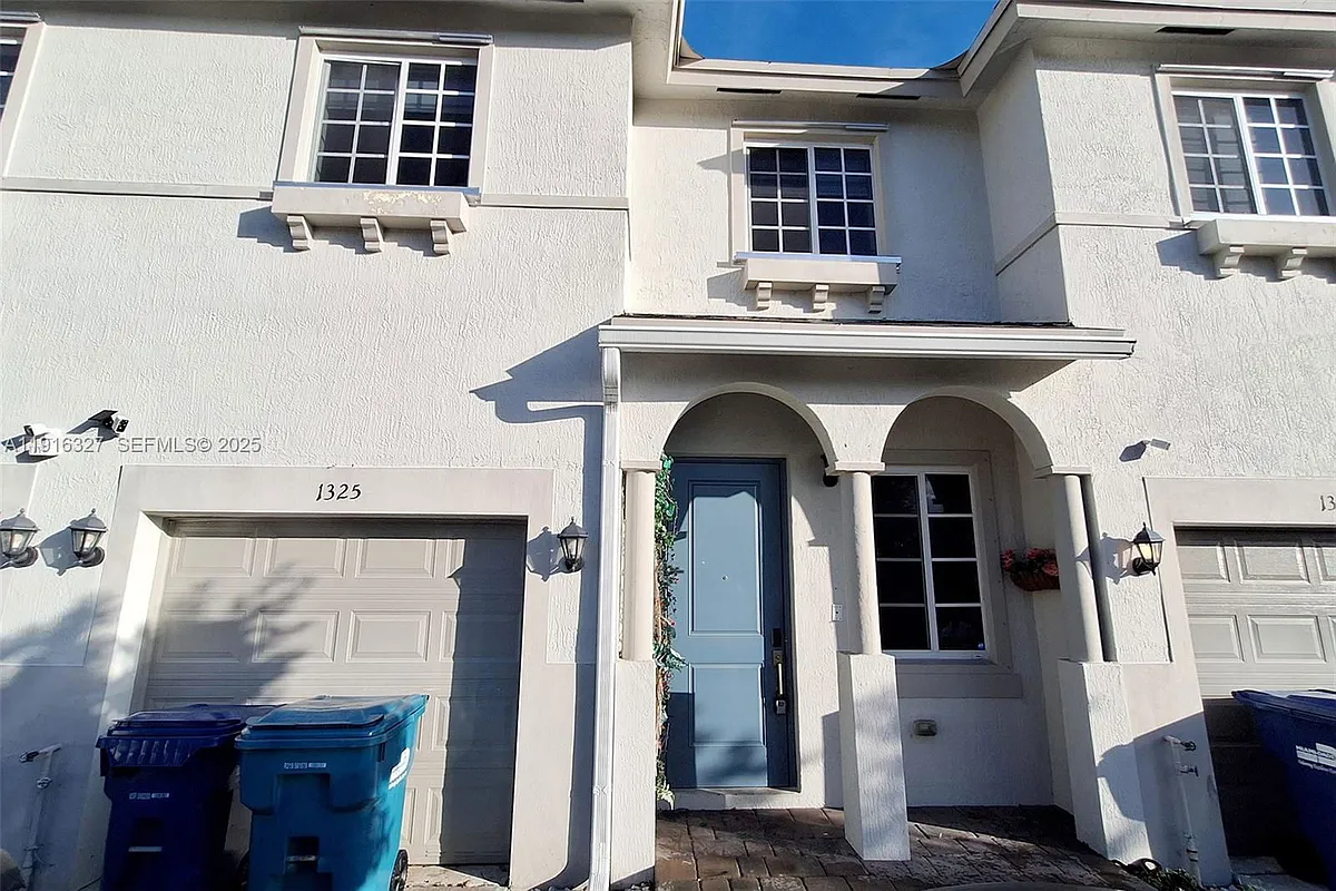 Building Photo - 1325 NW 208th Ter