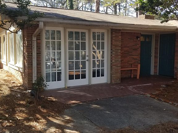 2nd image of 2451 Warwick Cir NE