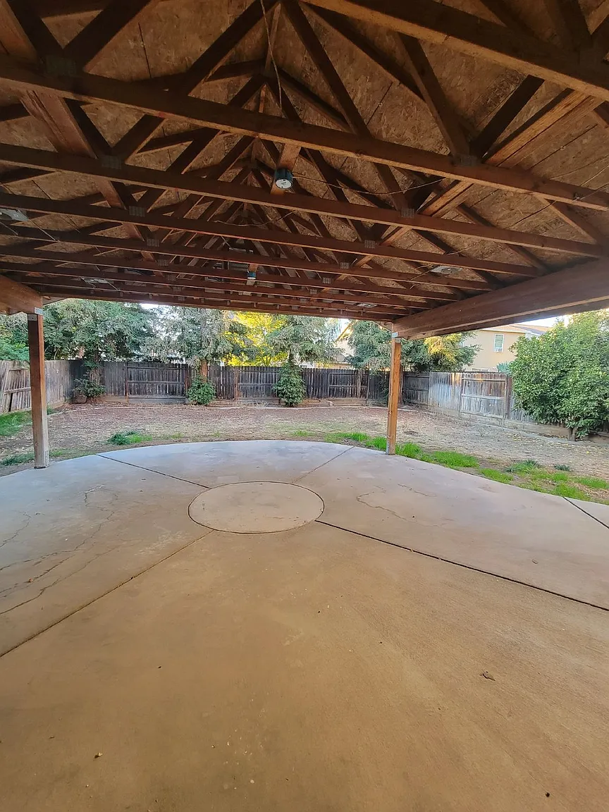 1115 Pinnacle Dr photo 1