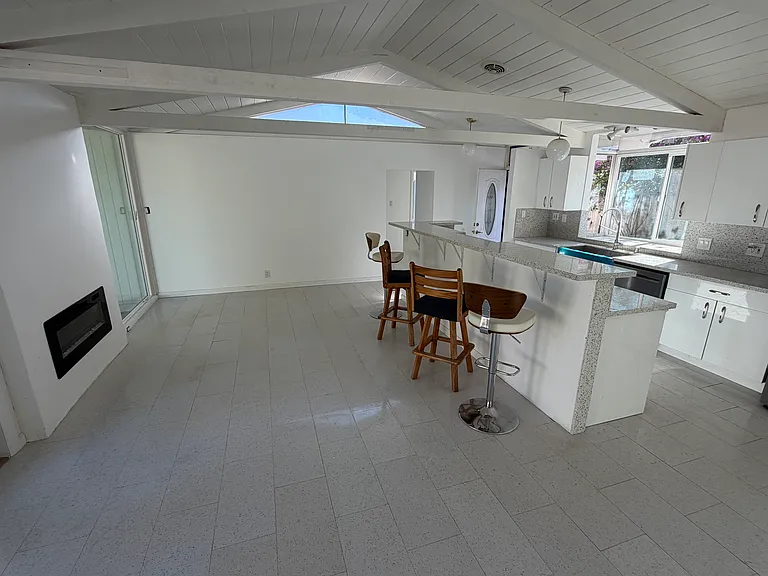 2439 Thaddeus Dr — Photo 6
