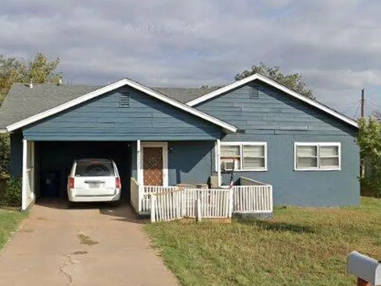 1515 James St — Photo 1