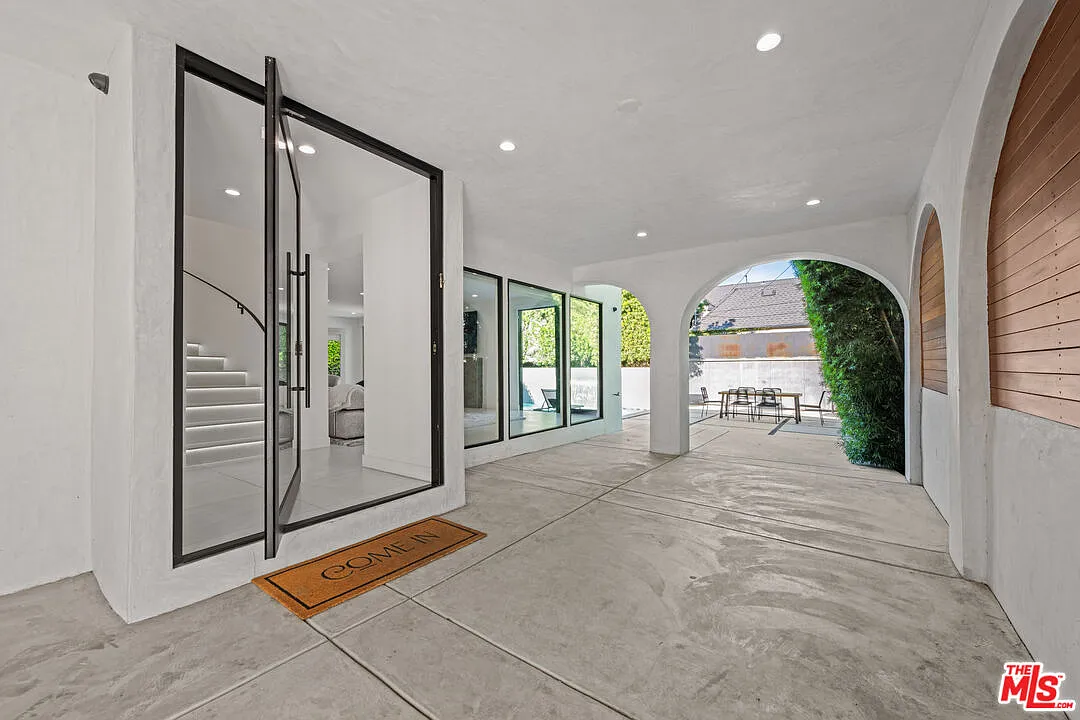 Building Photo - 201 S Bedford Dr